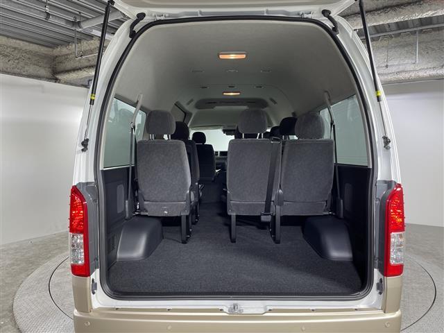 ハイエースワゴン グランドキャビン　県外仕入れ　禁煙車　１０名乗り　純正ナビ　ＣＤ　ＤＶＤ　ワンセグＴＶ　Ｂｌｕｅｔｏｏｔｈ　パノラミックビューモニター　左側パワースライドドア　トヨタセーフティセンス　デジタルインナーミラー（29枚目）