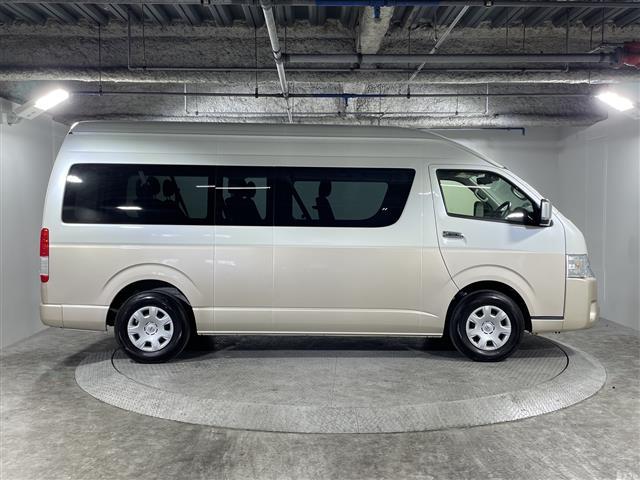 ハイエースワゴン グランドキャビン　県外仕入れ　禁煙車　１０名乗り　純正ナビ　ＣＤ　ＤＶＤ　ワンセグＴＶ　Ｂｌｕｅｔｏｏｔｈ　パノラミックビューモニター　左側パワースライドドア　トヨタセーフティセンス　デジタルインナーミラー（38枚目）