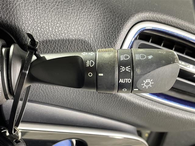 プリウス Ｓツーリングセレクション　禁煙車　県外仕入れ　トヨタセーフティーセンス　社外９インチナビ　ＣＤ　ＤＶＤ　Ｂｌｕｅｔｏｏｔｈ　フルセグＴＶ　ＨＤＭＩ　ＥＴＣ　バックカメラ　オートクルーズ　シートヒーター　純正１７インチアルミ（14枚目）