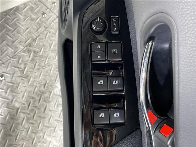 プリウス Ｓツーリングセレクション　禁煙車　県外仕入れ　トヨタセーフティーセンス　社外９インチナビ　ＣＤ　ＤＶＤ　Ｂｌｕｅｔｏｏｔｈ　フルセグＴＶ　ＨＤＭＩ　ＥＴＣ　バックカメラ　オートクルーズ　シートヒーター　純正１７インチアルミ（16枚目）