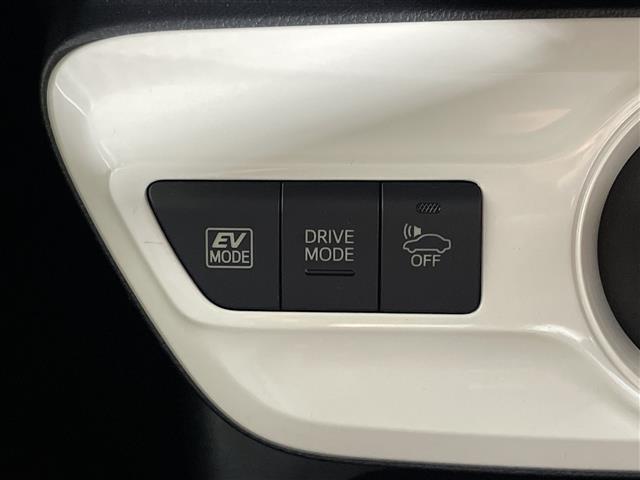 プリウス Ｓツーリングセレクション　禁煙車　県外仕入れ　トヨタセーフティーセンス　社外９インチナビ　ＣＤ　ＤＶＤ　Ｂｌｕｅｔｏｏｔｈ　フルセグＴＶ　ＨＤＭＩ　ＥＴＣ　バックカメラ　オートクルーズ　シートヒーター　純正１７インチアルミ（17枚目）