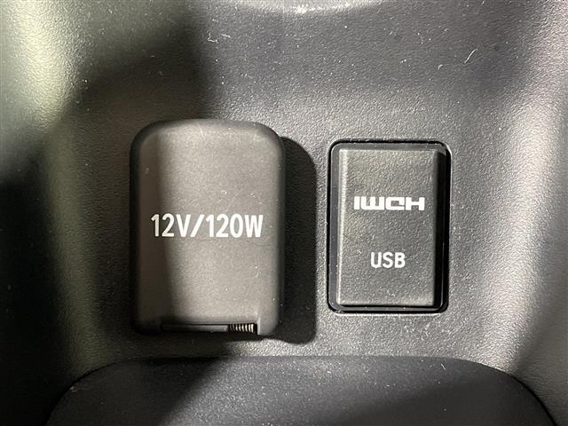 プリウス Ｓツーリングセレクション　禁煙車　県外仕入れ　トヨタセーフティーセンス　社外９インチナビ　ＣＤ　ＤＶＤ　Ｂｌｕｅｔｏｏｔｈ　フルセグＴＶ　ＨＤＭＩ　ＥＴＣ　バックカメラ　オートクルーズ　シートヒーター　純正１７インチアルミ（20枚目）