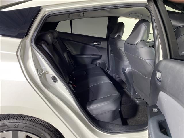 プリウス Ｓツーリングセレクション　禁煙車　県外仕入れ　トヨタセーフティーセンス　社外９インチナビ　ＣＤ　ＤＶＤ　Ｂｌｕｅｔｏｏｔｈ　フルセグＴＶ　ＨＤＭＩ　ＥＴＣ　バックカメラ　オートクルーズ　シートヒーター　純正１７インチアルミ（26枚目）