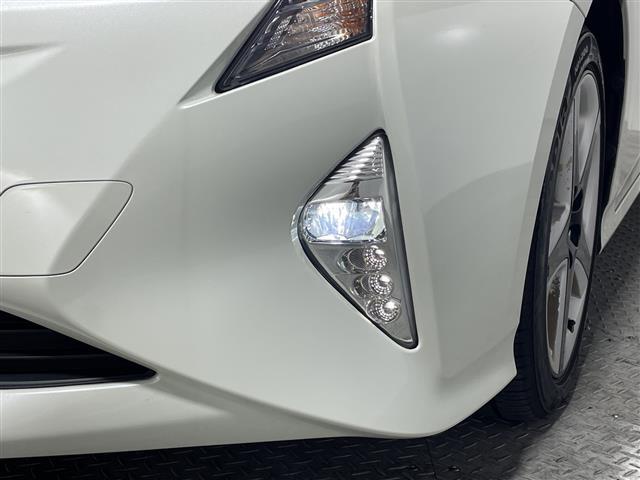 プリウス Ｓツーリングセレクション　禁煙車　県外仕入れ　トヨタセーフティーセンス　社外９インチナビ　ＣＤ　ＤＶＤ　Ｂｌｕｅｔｏｏｔｈ　フルセグＴＶ　ＨＤＭＩ　ＥＴＣ　バックカメラ　オートクルーズ　シートヒーター　純正１７インチアルミ（32枚目）