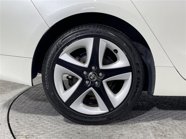 プリウス Ｓツーリングセレクション　禁煙車　県外仕入れ　トヨタセーフティーセンス　社外９インチナビ　ＣＤ　ＤＶＤ　Ｂｌｕｅｔｏｏｔｈ　フルセグＴＶ　ＨＤＭＩ　ＥＴＣ　バックカメラ　オートクルーズ　シートヒーター　純正１７インチアルミ（33枚目）