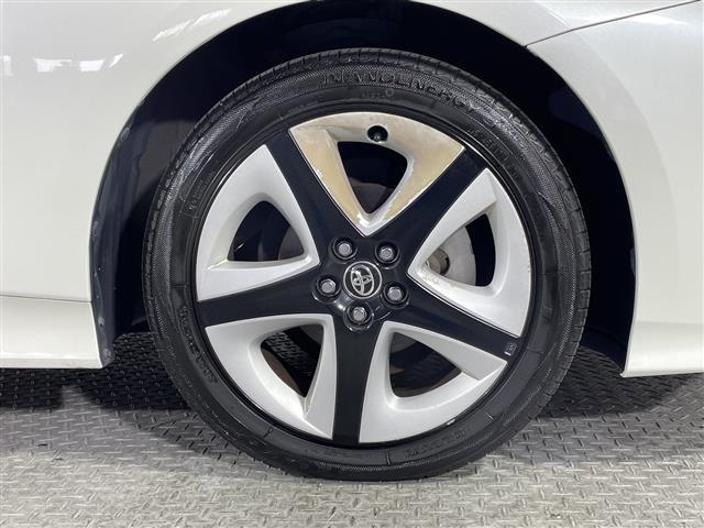 プリウス Ｓツーリングセレクション　禁煙車　県外仕入れ　トヨタセーフティーセンス　社外９インチナビ　ＣＤ　ＤＶＤ　Ｂｌｕｅｔｏｏｔｈ　フルセグＴＶ　ＨＤＭＩ　ＥＴＣ　バックカメラ　オートクルーズ　シートヒーター　純正１７インチアルミ（34枚目）