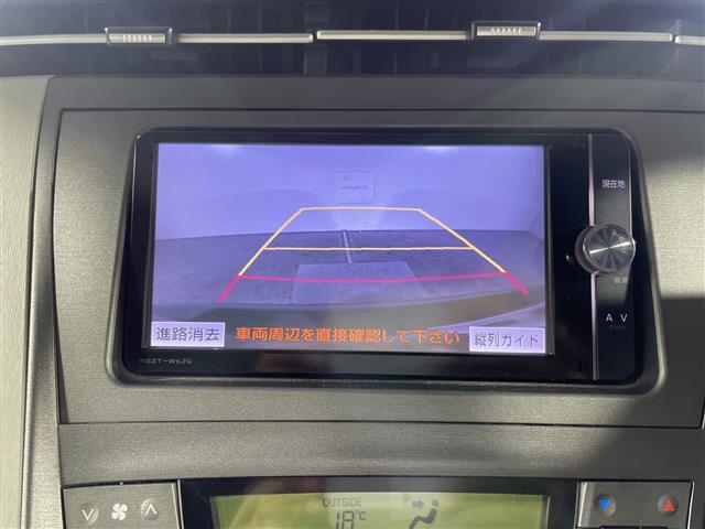 プリウス Ｓ　県外仕入れ　禁煙車　社外エアロ　ロクサーニ１９インチアルミ　純正ナビ　ＣＤ　ＤＶＤ　Ｂｌｕｅｔｏｏｔｈ　ミラー型ドラレコ　バックカメラ　社外車高調　ビルトインＥＴＣ　純正フロアマット（4枚目）