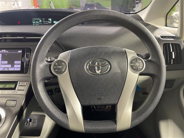 プリウス Ｓ　県外仕入れ　禁煙車　社外エアロ　ロクサーニ１９インチアルミ　純正ナビ　ＣＤ　ＤＶＤ　Ｂｌｕｅｔｏｏｔｈ　ミラー型ドラレコ　バックカメラ　社外車高調　ビルトインＥＴＣ　純正フロアマット（7枚目）