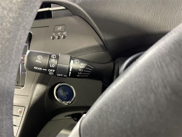 プリウス Ｓ　県外仕入れ　禁煙車　社外エアロ　ロクサーニ１９インチアルミ　純正ナビ　ＣＤ　ＤＶＤ　Ｂｌｕｅｔｏｏｔｈ　ミラー型ドラレコ　バックカメラ　社外車高調　ビルトインＥＴＣ　純正フロアマット（10枚目）