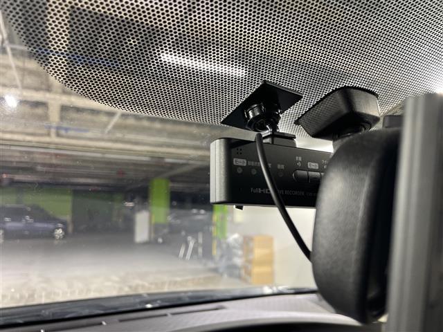 プリウス Ｓ　県外仕入れ　禁煙車　社外エアロ　ロクサーニ１９インチアルミ　純正ナビ　ＣＤ　ＤＶＤ　Ｂｌｕｅｔｏｏｔｈ　ミラー型ドラレコ　バックカメラ　社外車高調　ビルトインＥＴＣ　純正フロアマット（15枚目）