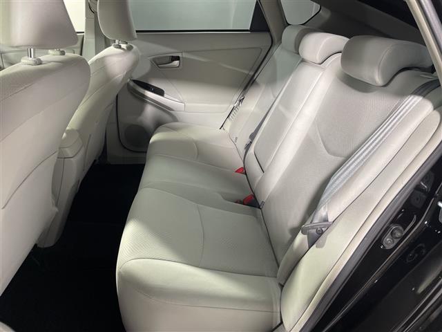 プリウス Ｓ　県外仕入れ　禁煙車　社外エアロ　ロクサーニ１９インチアルミ　純正ナビ　ＣＤ　ＤＶＤ　Ｂｌｕｅｔｏｏｔｈ　ミラー型ドラレコ　バックカメラ　社外車高調　ビルトインＥＴＣ　純正フロアマット（21枚目）