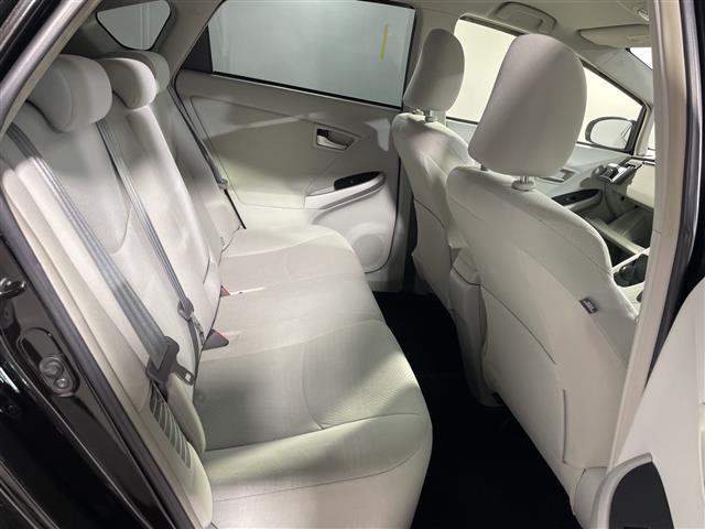 プリウス Ｓ　県外仕入れ　禁煙車　社外エアロ　ロクサーニ１９インチアルミ　純正ナビ　ＣＤ　ＤＶＤ　Ｂｌｕｅｔｏｏｔｈ　ミラー型ドラレコ　バックカメラ　社外車高調　ビルトインＥＴＣ　純正フロアマット（22枚目）