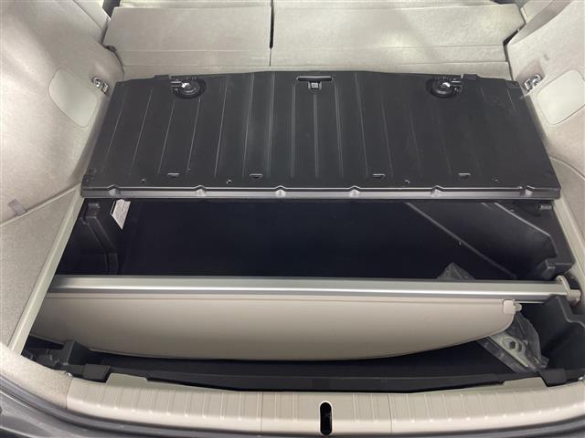 プリウス Ｓ　県外仕入れ　禁煙車　社外エアロ　ロクサーニ１９インチアルミ　純正ナビ　ＣＤ　ＤＶＤ　Ｂｌｕｅｔｏｏｔｈ　ミラー型ドラレコ　バックカメラ　社外車高調　ビルトインＥＴＣ　純正フロアマット（25枚目）