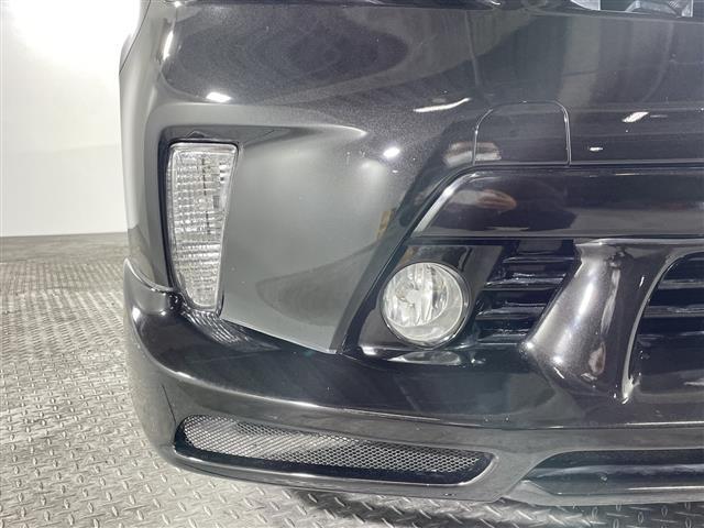 プリウス Ｓ　県外仕入れ　禁煙車　社外エアロ　ロクサーニ１９インチアルミ　純正ナビ　ＣＤ　ＤＶＤ　Ｂｌｕｅｔｏｏｔｈ　ミラー型ドラレコ　バックカメラ　社外車高調　ビルトインＥＴＣ　純正フロアマット（27枚目）