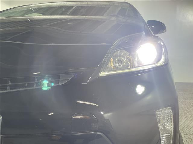 プリウス Ｓ　県外仕入れ　禁煙車　社外エアロ　ロクサーニ１９インチアルミ　純正ナビ　ＣＤ　ＤＶＤ　Ｂｌｕｅｔｏｏｔｈ　ミラー型ドラレコ　バックカメラ　社外車高調　ビルトインＥＴＣ　純正フロアマット（29枚目）
