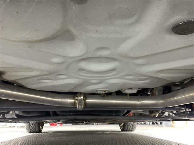 プリウス Ｓ　県外仕入れ　禁煙車　社外エアロ　ロクサーニ１９インチアルミ　純正ナビ　ＣＤ　ＤＶＤ　Ｂｌｕｅｔｏｏｔｈ　ミラー型ドラレコ　バックカメラ　社外車高調　ビルトインＥＴＣ　純正フロアマット（43枚目）