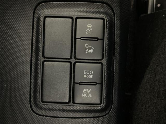 アクア Ｇ　県外仕入れ　禁煙車　純正ナビ　ＣＤ　ＤＶＤ　Ｂｌｕｅｔｏｏｔｈ　フルセグＴＶ　バックカメラ　レーンディパーチャーアラート　プリクラクションセーフティ　オートマチックハイビーム　フォグライト（8枚目）