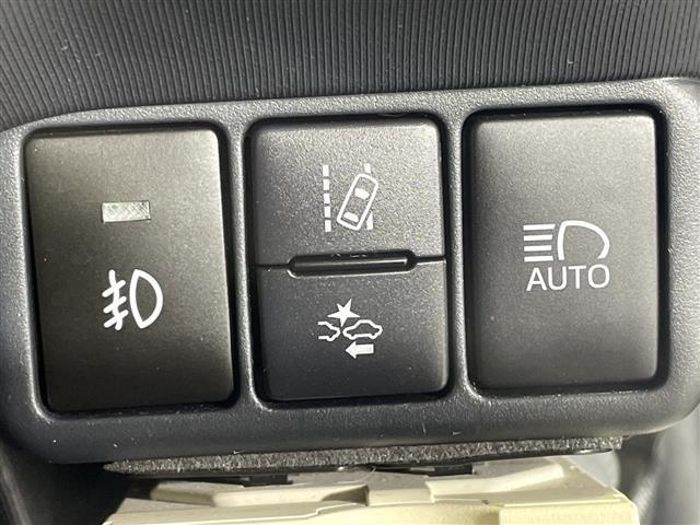 アクア Ｇ　県外仕入れ　禁煙車　純正ナビ　ＣＤ　ＤＶＤ　Ｂｌｕｅｔｏｏｔｈ　フルセグＴＶ　バックカメラ　レーンディパーチャーアラート　プリクラクションセーフティ　オートマチックハイビーム　フォグライト（9枚目）