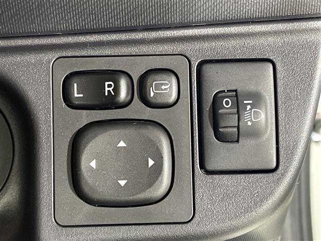 アクア Ｇ　県外仕入れ　禁煙車　純正ナビ　ＣＤ　ＤＶＤ　Ｂｌｕｅｔｏｏｔｈ　フルセグＴＶ　バックカメラ　レーンディパーチャーアラート　プリクラクションセーフティ　オートマチックハイビーム　フォグライト（20枚目）