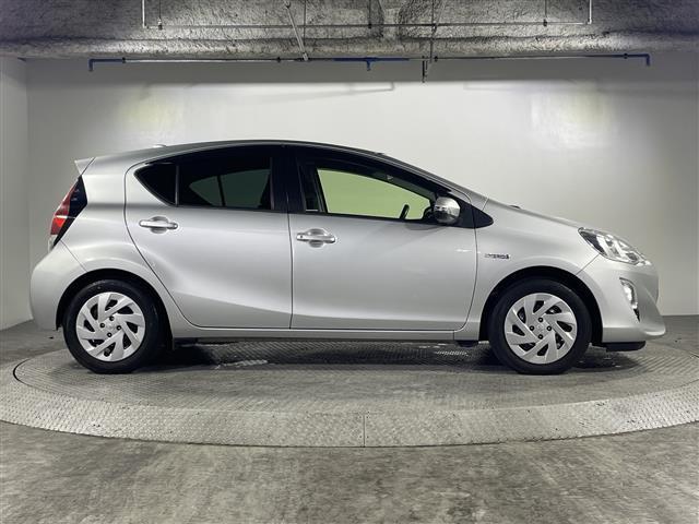 アクア Ｇ　県外仕入れ　禁煙車　純正ナビ　ＣＤ　ＤＶＤ　Ｂｌｕｅｔｏｏｔｈ　フルセグＴＶ　バックカメラ　レーンディパーチャーアラート　プリクラクションセーフティ　オートマチックハイビーム　フォグライト（38枚目）