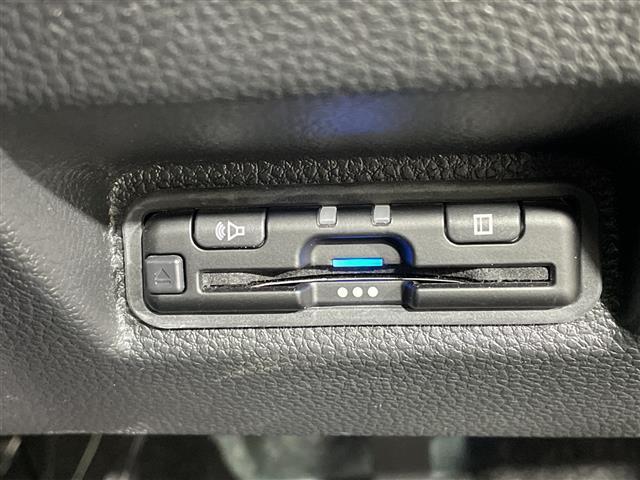 【オートエアコン】車内温度を感知して自動で温度調整をしてくれるのでいつでも快適な車内空間を創り上げます！