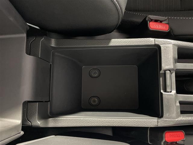 【スマートキー（エンジンスタートストップスイッチ）】スマートキー（電子キー）を持っていれば、スイッチを押すだけでエンジンをかけることができます！