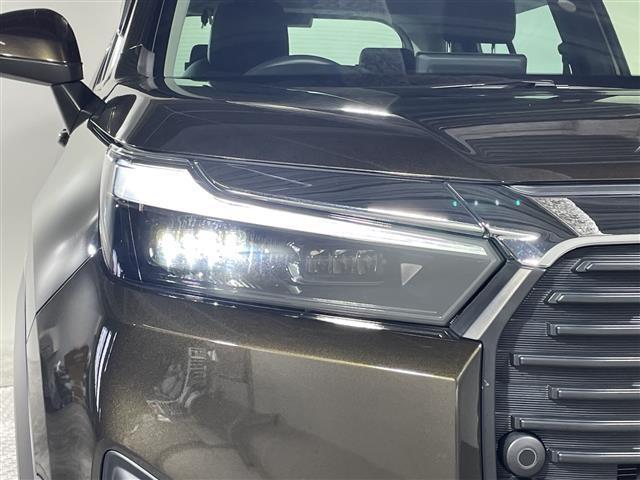 【ＬＥＤヘッドライト】消費する電力が少なく耐久年数が長いのが特徴のヘッドライトです。さらに長持ちさせたい方は、ヘッドライト・フロントガラスなどのコーティングもご用意しています。