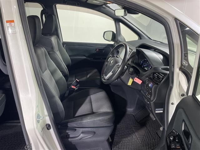 �y�^�]�ȁz����S�n���ǂ��V�[�g�Ȃ̂Œ����Ԃ̉^�]�ł����K�ɂ��߂������������܂��B�V�i�̃t���A�}�b�g�̂��������\�ł��B�f�ډӏ��ȊO�ɂ���]�̎ʐ^���������܂����炨�C�y�ɂ��₢���킹�������B