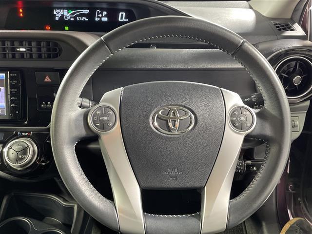 �y�X�e�A�����O�X�C�b�`�z�茳�̃{�^������A�I�[�f�B�I��i�r�Ȃǂ̑��삪�ł���̂ŁA�悻���������Ɉ��S�ɉ^�]�ɏW���ł��܂��I