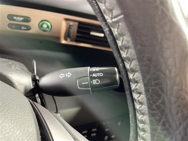 フリードハイブリッド ジャストセレクション　禁煙車　両側電動パワースライドドア　社外サブウーファー　社外ナビ　（ＣＤ／Ｂｌｕｅｔｏｏｔｈ／フルセグＴＶ）　バックカメラ　革調シートカバー　社外ツイーター　純正ラバーマット　オートライト　ＥＴＣ（13枚目）