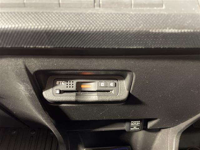 フリードハイブリッド ジャストセレクション　禁煙車　両側電動パワースライドドア　社外サブウーファー　社外ナビ　（ＣＤ／Ｂｌｕｅｔｏｏｔｈ／フルセグＴＶ）　バックカメラ　革調シートカバー　社外ツイーター　純正ラバーマット　オートライト　ＥＴＣ（14枚目）