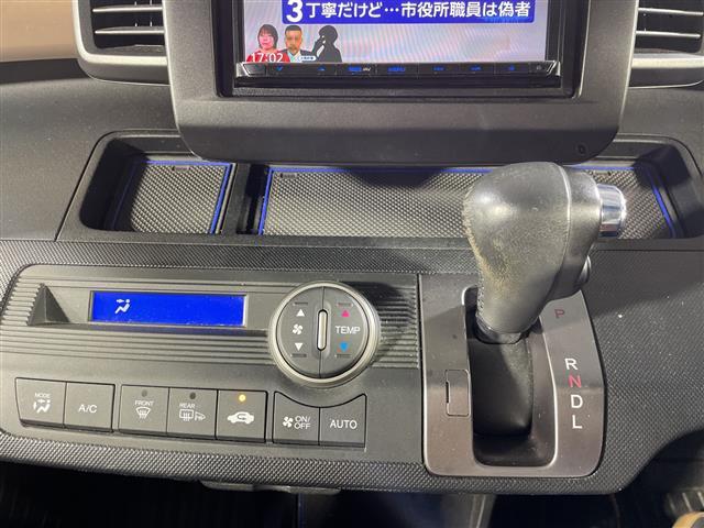 フリードハイブリッド ジャストセレクション　禁煙車　両側電動パワースライドドア　社外サブウーファー　社外ナビ　（ＣＤ／Ｂｌｕｅｔｏｏｔｈ／フルセグＴＶ）　バックカメラ　革調シートカバー　社外ツイーター　純正ラバーマット　オートライト　ＥＴＣ（16枚目）