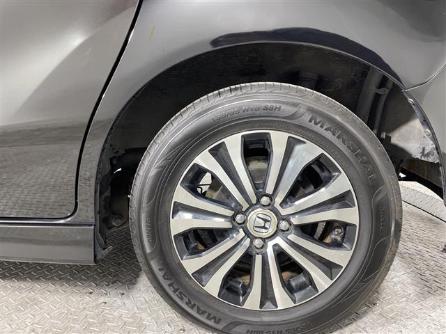 フリードハイブリッド ジャストセレクション　禁煙車　両側電動パワースライドドア　社外サブウーファー　社外ナビ　（ＣＤ／Ｂｌｕｅｔｏｏｔｈ／フルセグＴＶ）　バックカメラ　革調シートカバー　社外ツイーター　純正ラバーマット　オートライト　ＥＴＣ（40枚目）