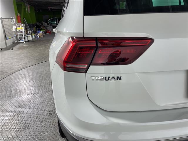 �y���C�g�E�����v�z���V����Ԃ̑��s�����E�ǍD�ň��S���Ă���肢�������܂��B�w�b�h���C�g�E�z�C�[���E�t�����g�K���X�ȂǐF�X�ȕ����R�[�e�B���O�����p�ӂ��Ă���܂��B���Ђ����k���������B