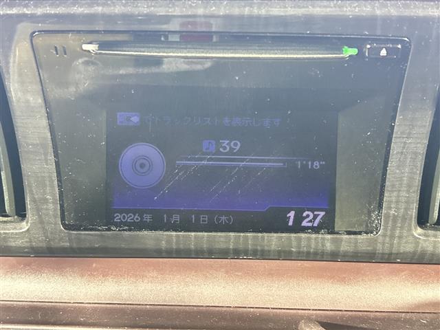 【バックモニター】後ろのカメラの映像をモニターに映し出すことができます！後方の見えない死角や、障害物との距離感をしっかり確認することができます！駐車が苦手な方におすすめです。