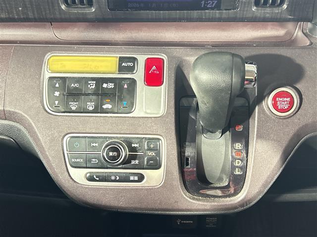 【シフトレバー】シフトの操作がしやすく快適なドライブを楽しんでいただけます！