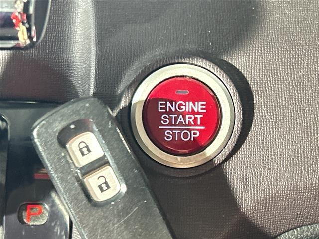 【電動格納ミラー】運転席のスイッチで、ドアミラーの開閉や角度の調整ができます。