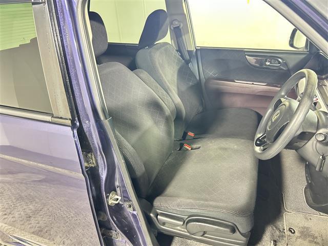 【助手席】きれいな助手席なので家族や友だちに乗ってもらっても安心です！