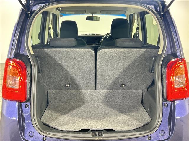 【ラゲッジスペース】リアシートを倒せばこの大容量！！ダンボールなどの大きい荷物も釣り具などの長尺物まで様々載せられそうです！！