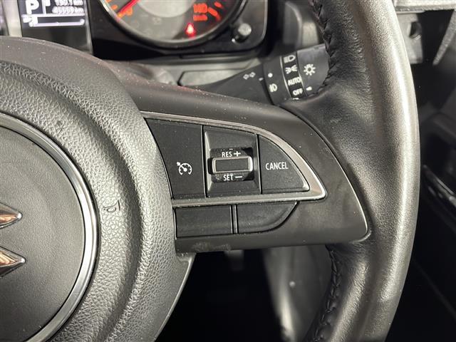 【　クルーズコントロール　】高速道路で便利なクルーズコントロールも装着済み。アクセルを離しても一定速度で走行ができる装備です。加速減速もスイッチ操作でＯＫです。