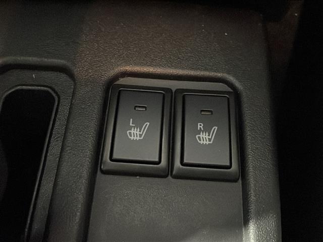 【　シートヒーター　】冬場のお供に。暖かいシートは女性には嬉しい機能ですね♪