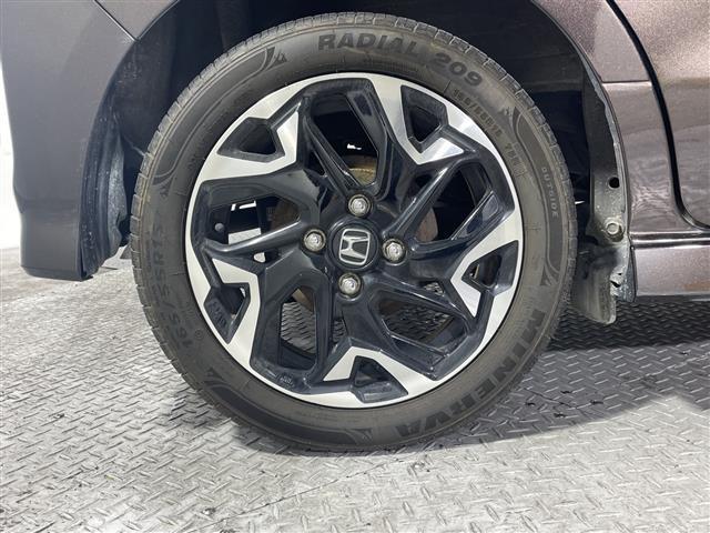 【タイヤ・ホイール】足回りもかっこよく決まってます！社外のアルミやスタッドレスタイヤも取り扱いございますドレスアップもカスタマイズもお任せください！