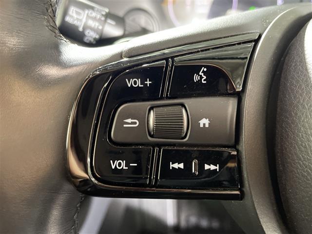 【ステアリングスイッチ】手元のボタンから、オーディオやナビなどの操作ができるので、よそ見をせずに安全に運転に集中できます！