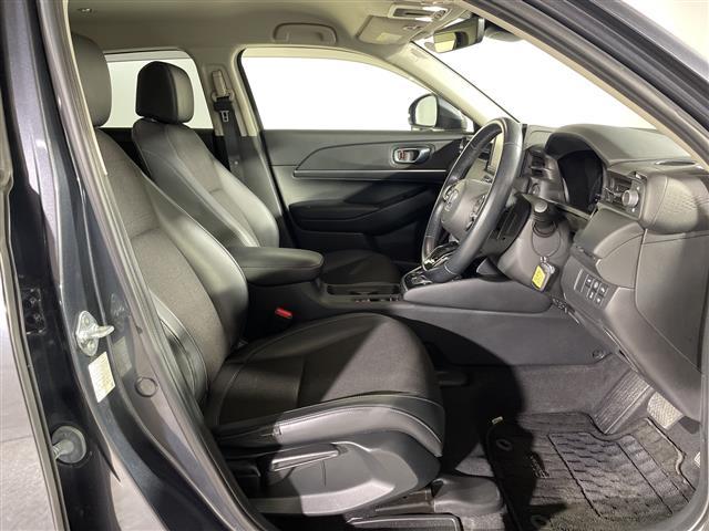 【運転席】座り心地が良いシートなので長時間の運転でも快適にお過ごしいただけます。新品のフロアマットのご注文も可能です。掲載箇所以外にご希望の写真がございましたらお気軽にお問い合わせ下さい。