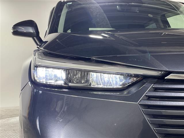 【ＬＥＤヘッドライト】消費する電力が少なく耐久年数が長いのが特徴のヘッドライトです。さらに長持ちさせたい方は、ヘッドライト・フロントガラスなどのコーティングもご用意しています。