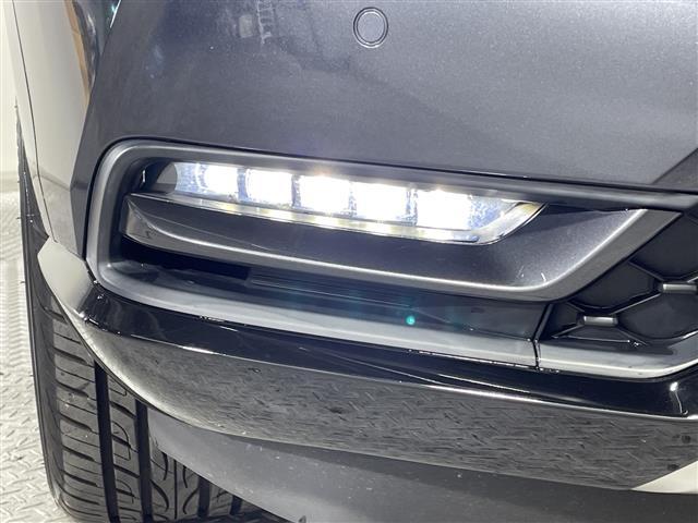 【　フォグランプ　】日本語で霧灯（むとう）と呼ばれるフォグランプは、その名の通り濃い霧が発生した際などに点灯させて、視界を確保する重要なランプです！