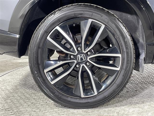 【純正アルミホイール】純正の専用アルミホイールが足元を飾ります！ＩＤＯＭでは、社外アルミホイールや、スタッドレスタイヤも取扱いしております。ぜひご相談ください。