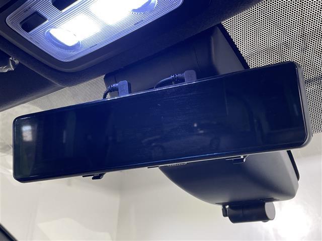 �y�f�W�^�����[���~���[�z�ԗ�����J�����̉f�������[���~���[�ɉf�����Ƃ��o���܂��B�@���̂��߁A��Ȃɐl��ו��������Č���������Â炢�ꍇ�ł��������莋�E���m�ۂ��邱�Ƃ��o���܂��B