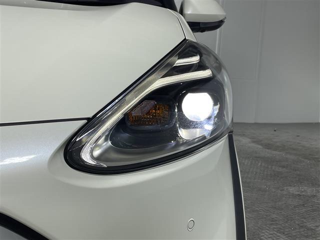 【ＬＥＤヘッドライト】消費する電力が少なく耐久年数が長いのが特徴のヘッドライトです。さらに長持ちさせたい方は、ヘッドライト・フロントガラスなどのコーティングもご用意しています。