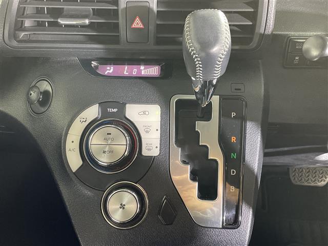 【シフトレバー】シフトの操作がしやすく快適なドライブを楽しんでいただけます！